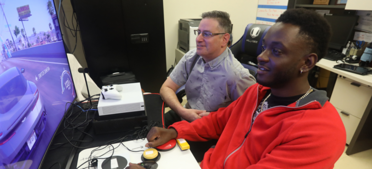 VETERANI DELL’ESERCITO DEGLI STATI UNITI USUFRUIRANNO DI XBOX ADAPTIVE CONTROLLER DURANTE LA LORO TERAPIA RIABILITATIVA!