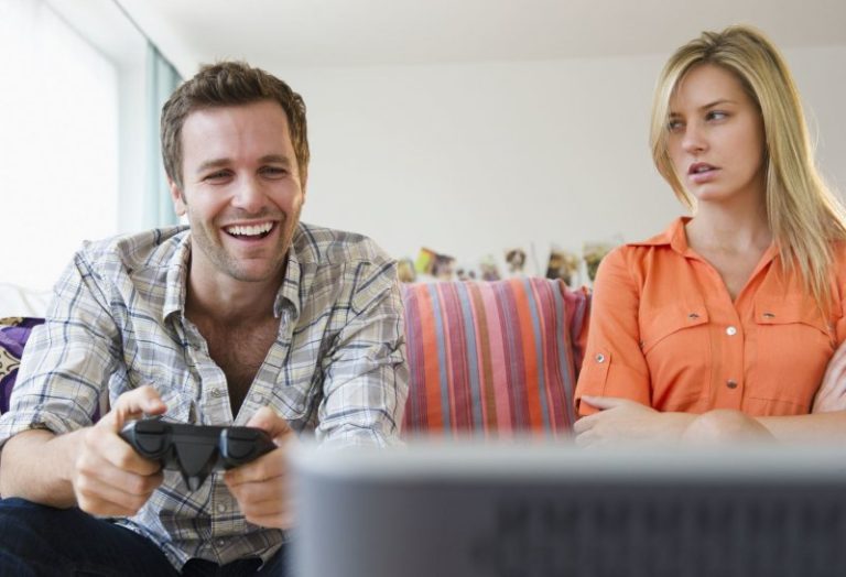 I GIOVANI E IL SESSO: MEGLIO I VIDEOGIOCHI?